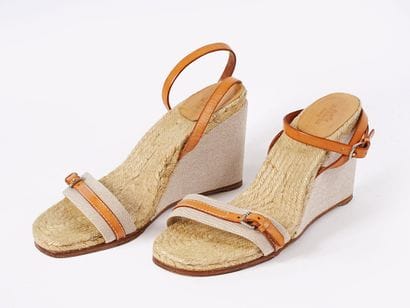 HERMES Paris
Paire d'espadrilles à talons...