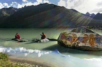 Matthieu RICARD (Né en 1946)
Deux moines...