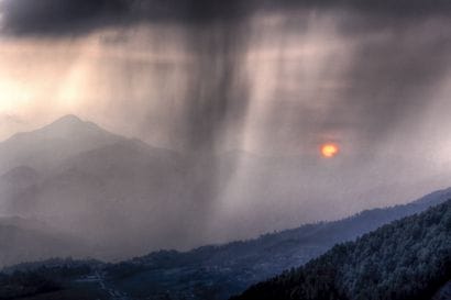 Matthieu RICARD (Né en 1946)
Averse au coucher...