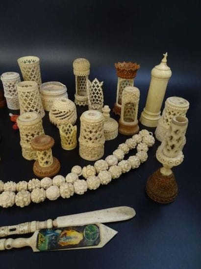 Fort lot de petits objets en os
Travail en...