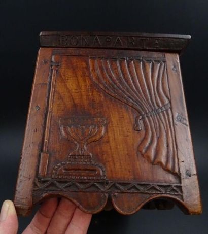 Coffret en bois orné d'un décor dédié à la...