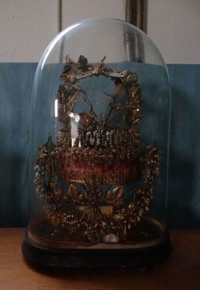 Globe de mariée 
Contenant une couronne de...