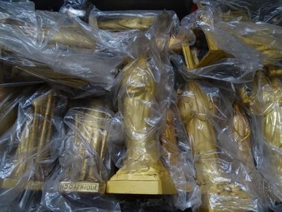 Lot de 3 petites cagettes
Dont notre dame...