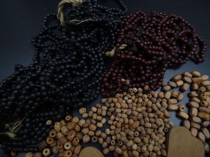 Perles en bois
Buis, noix de coco, bois
Perles...