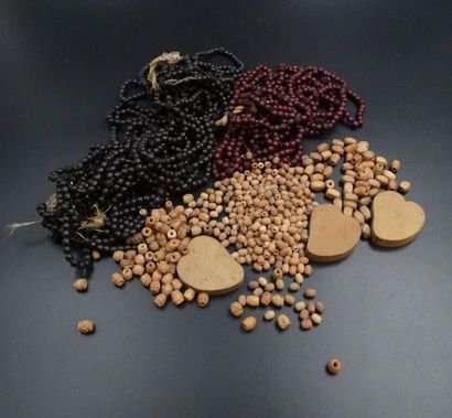 Perles en bois
Buis, noix de coco, bois
Perles...