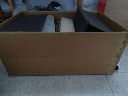 Important carton contenant
Divers livres...
