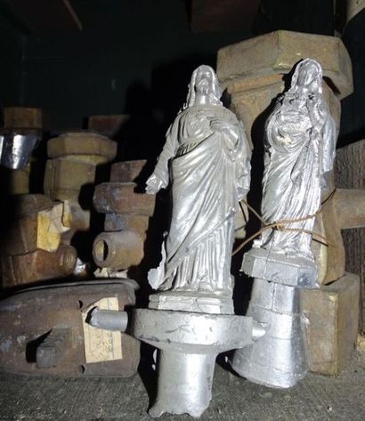 Moules en fonte pour la réalisation de statuettes...