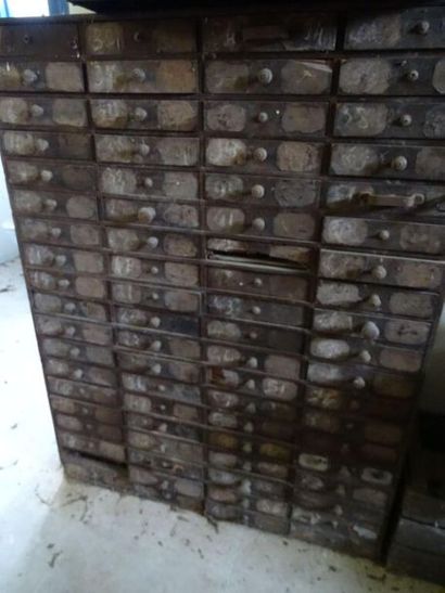 Meuble de métier
1 tiroir manquant, un autre...