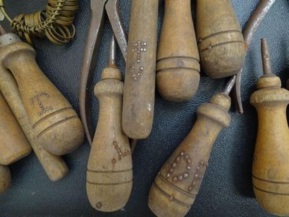 Outils anciens 
Pour le sertissage, poinçons,...