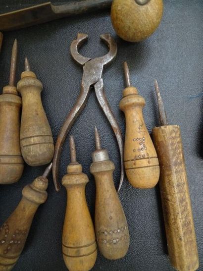 Outils anciens 
Pour le sertissage, poinçons,...