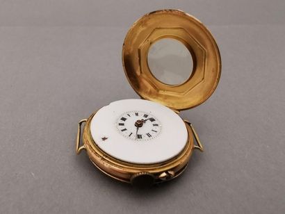 Une MONTRE en or vers 1915. Cadran émaillé...