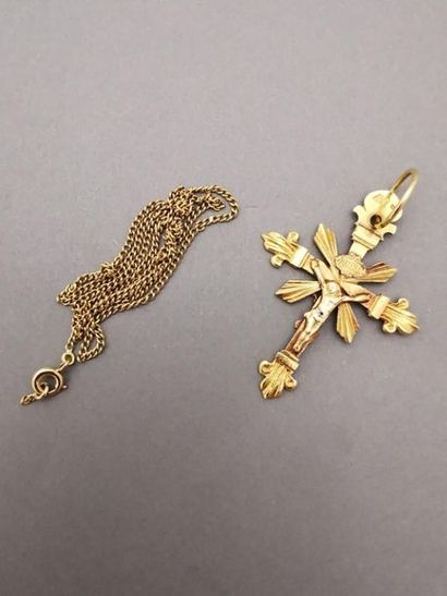 PENDENTIF en or jaune 750 mm formant une...