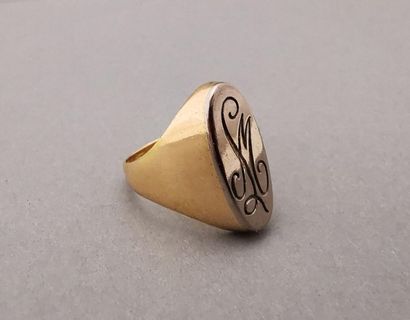 BAGUE chevalière en or 750 mm et platine...