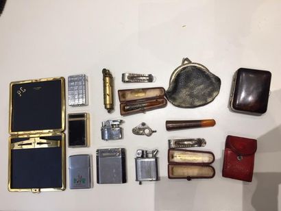 [Tabacologie]. LOT de briquets, boîte à cigarette...