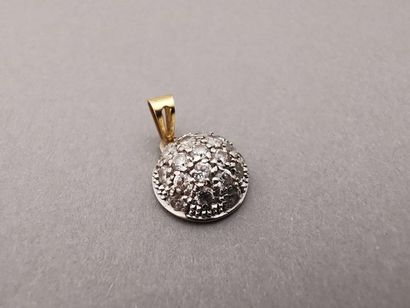 PENDENTIF en or de deux tons composé d'une...