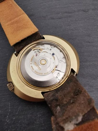 VALDYOR.
Amusante montre en forme d'oeil...