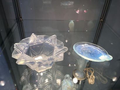 SABINO France.
Lot en verre opalescent ou...