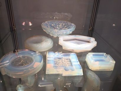 Lots de 6 cendriers en verre opalescent à...