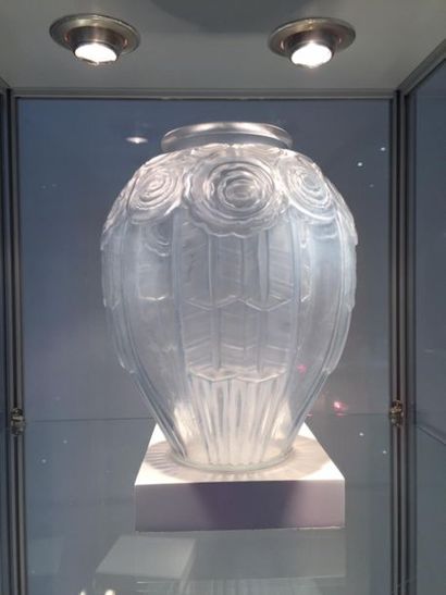 HUNEBELLE France. 
Vase ovoïde à col ourlé...