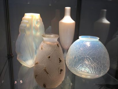 Important lot en verre opalescent comprenant...
