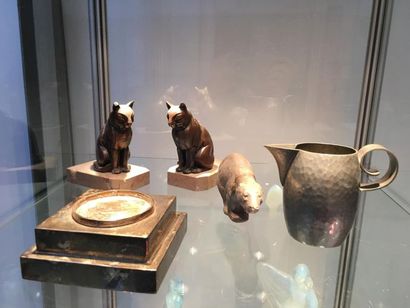 D'après J. DESPRES.
Petit pot à lait en étain...