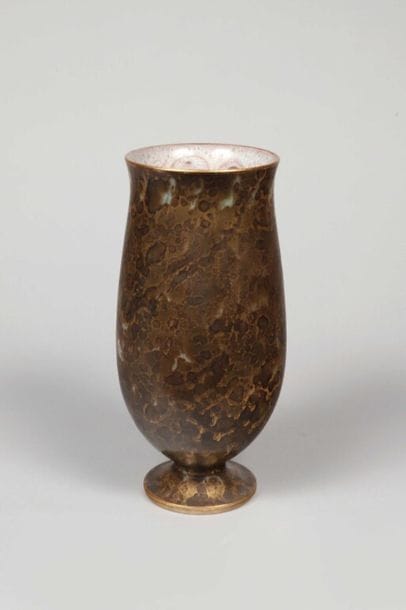 Manufacture de Sèvres. 
MANUFACTURE DE SÈVRES.
VASE...