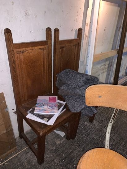 PAIRE DE CHAISE de style néogothique à décors...