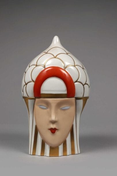 ROOG. 
ROBJ PARIS. 
BONBONNIERE en porcelaine...