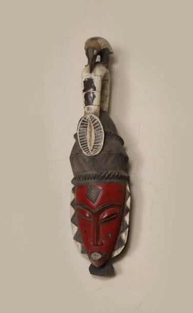 MASQUE en bois sculpté et polychromé.
Afrique...