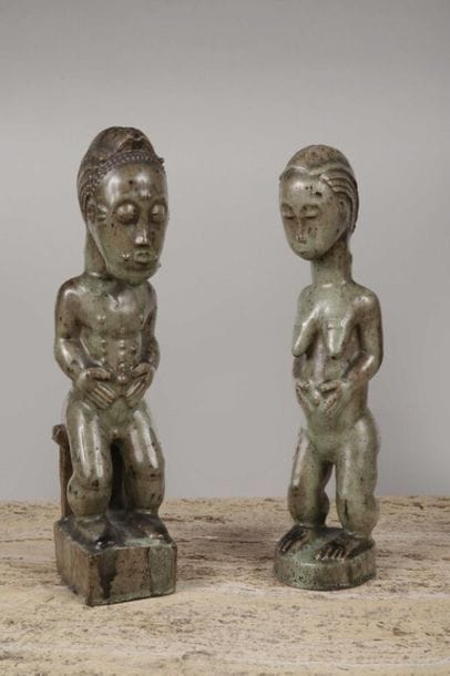 Deux statuettes
École du XXe siècle.
DEUX...