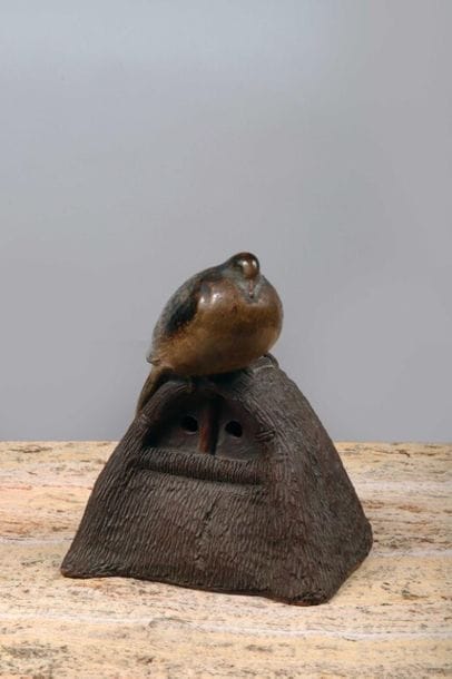 JAPON : 
Oiseau endormi sur un nid
Groupe...