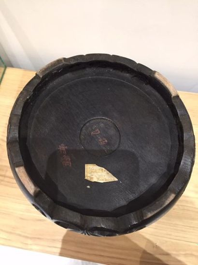 JAPON (fours de Kutani) : 
Vase rouleau en...