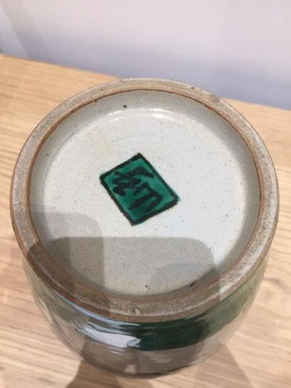 JAPON (fours de Kutani) : 
Vase balustre...