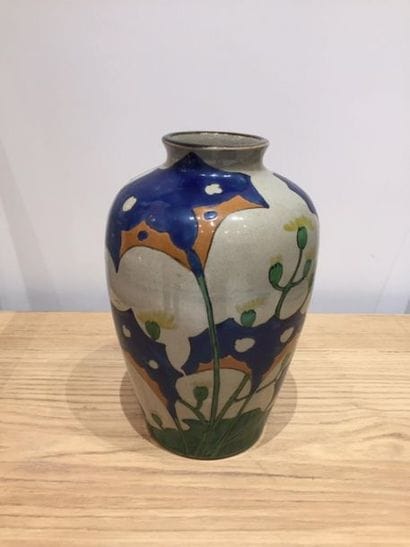 JAPON (fours de Kutani) : 
Vase balustre...