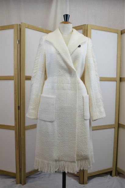 ESCADA

Manteau long en tweed écru, ceinture,...