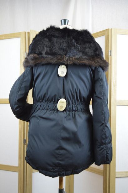 LOUIS VUITTON PARIS

Doudoune courte en nylon...