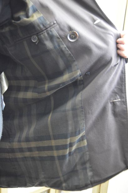 BURBERRY London

Trench chocolat 

Sans étiquette...