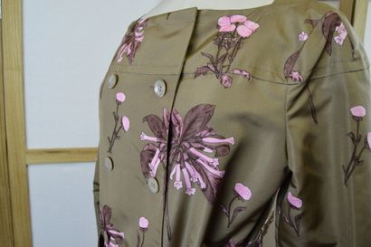 PRADA. 

Robe manteau de cérémonie à manches...