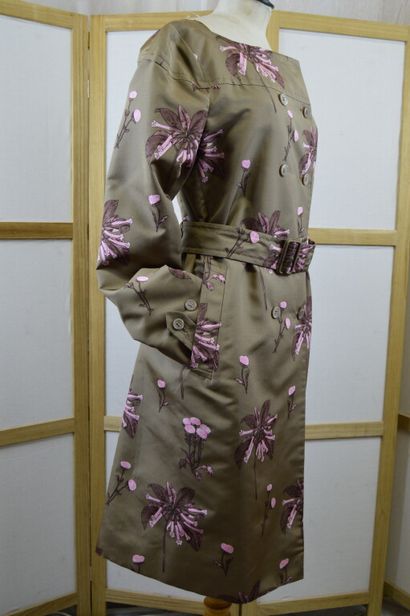 PRADA. 

Robe manteau de cérémonie à manches...