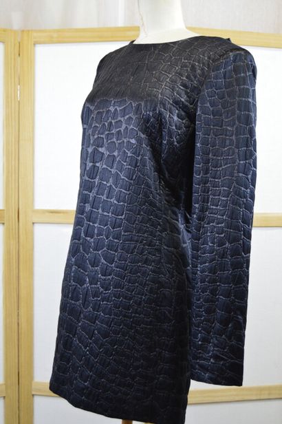 CHLOE.

Robe noire droite courte à manches...