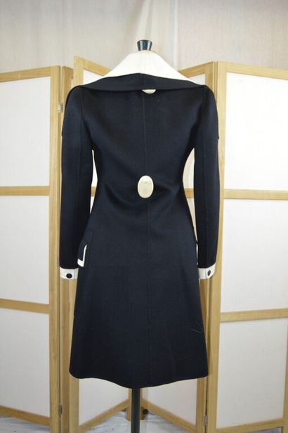 VALENTINO

Manteau en lainage noir et blanc...