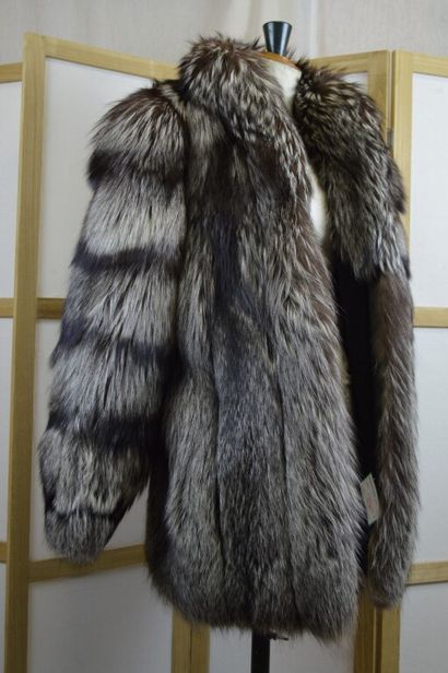 Veste / manteau court en renard gris à ramage...