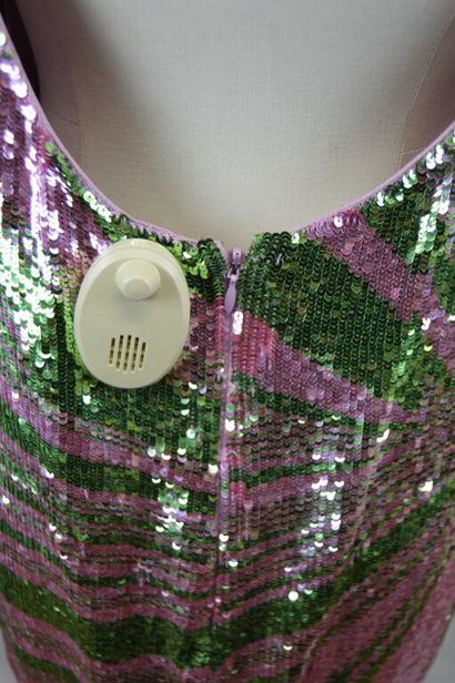 VERSACE 

Robe à manches longues en sequin...