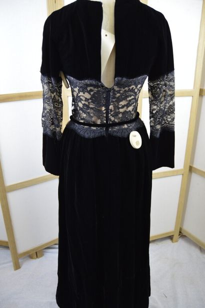 CHRISTIAN DIOR PARIS

Robe longue de soirée...