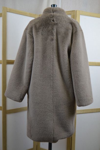 VANESSA BRUNO

Manteau en fausse fourrure...