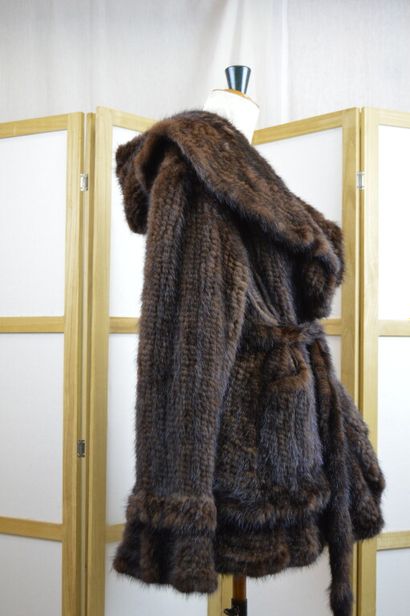 Manteau ¾ à capuche en vison tricoté chocolat,...