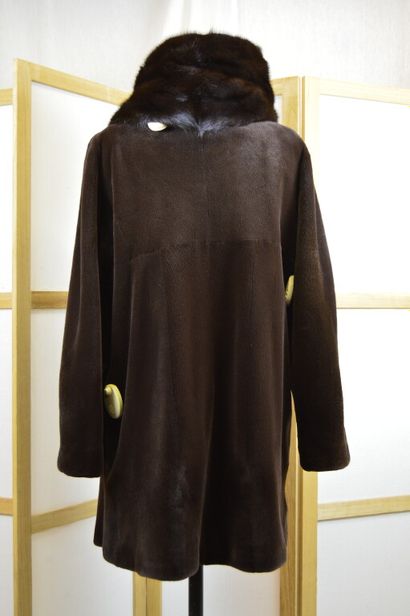 ROMAGNA FURS (Italie)

Manteau ¾ à capuche...