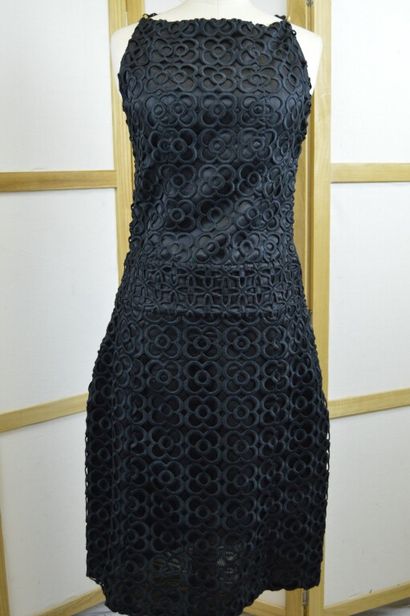 LOUIS VUITTON

Robe droite noire sans manche...
