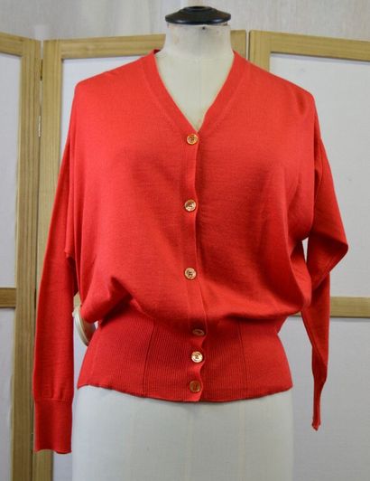 HERMES, Paris. 

Petit cardigan en cashmere...