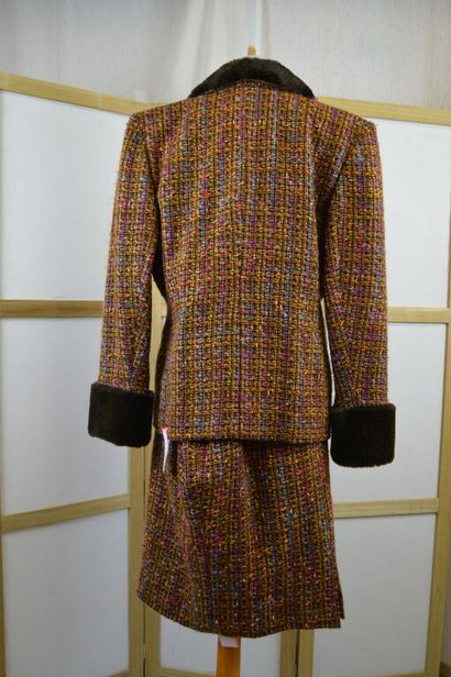 YVES SAINT LAURENT (variation). 

Ensemble...